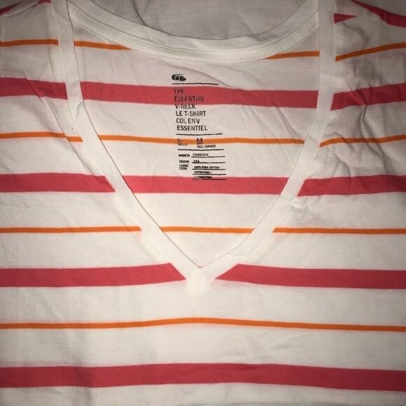 NWOT Gap T-shirt   - Picture 2 of 3